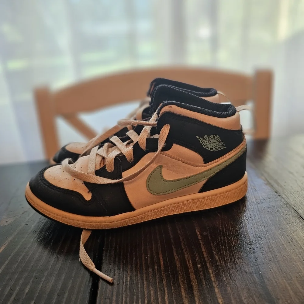 Nike Air Jordan 1 Mint And Black Youth Sneakers